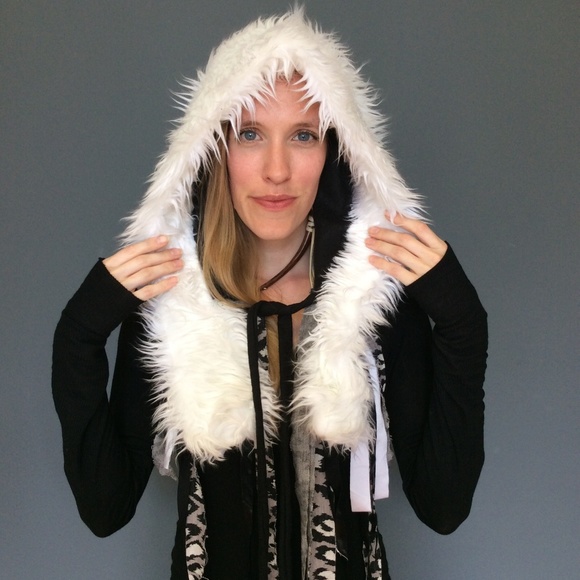 Grey Leopard Print Fringe Hood with White Fur Trim - Picture 4 of 8